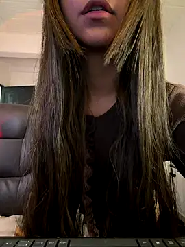aly_golden_ live sex cam