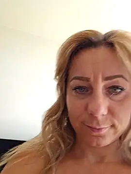 AngelaDesires live sex cam