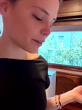 Wildmaca live sex cam