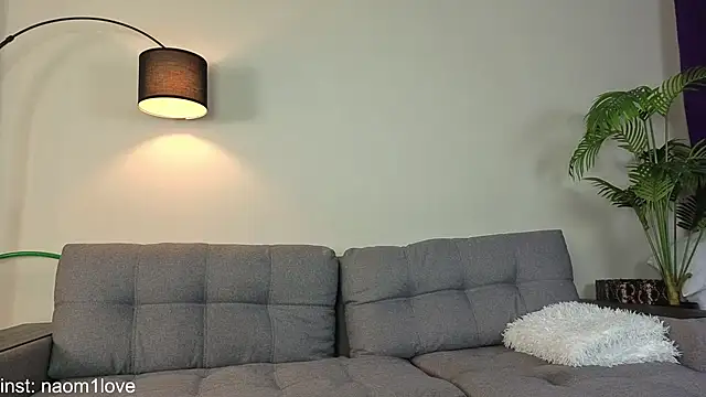 Naomi_Girly live sex cam
