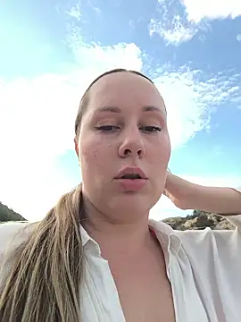 Mona_Plus live sex cam