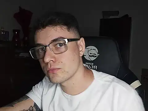 Dyllan__ live sex cam