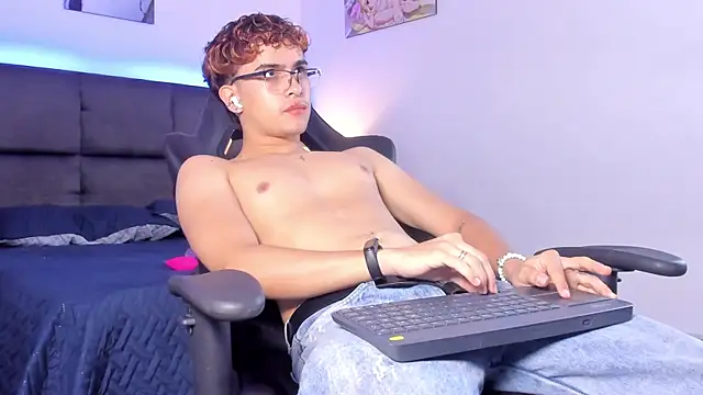 Aiiden_15 live sex cam