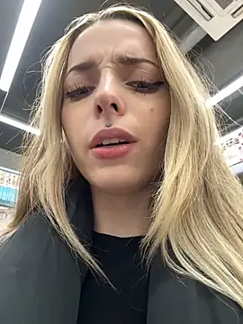 LoraaDoll live sex cam