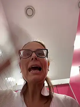 NataKitten live sex cam