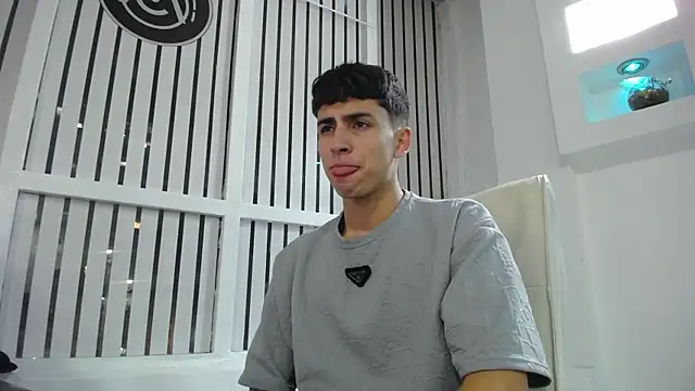 AdrianRinaldi live sex cam