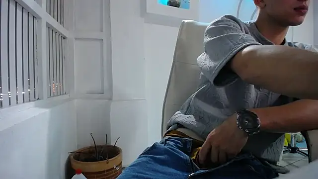 AdrianRinaldi live sex cam