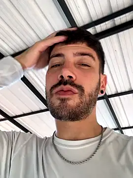 Guyinthemountain live sex cam