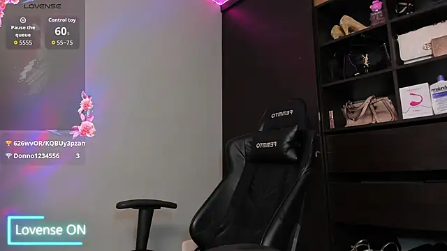 MeganDaviees live sex cam
