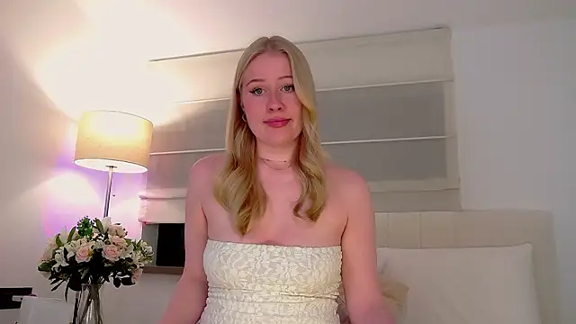 JuliaJaee live sex cam