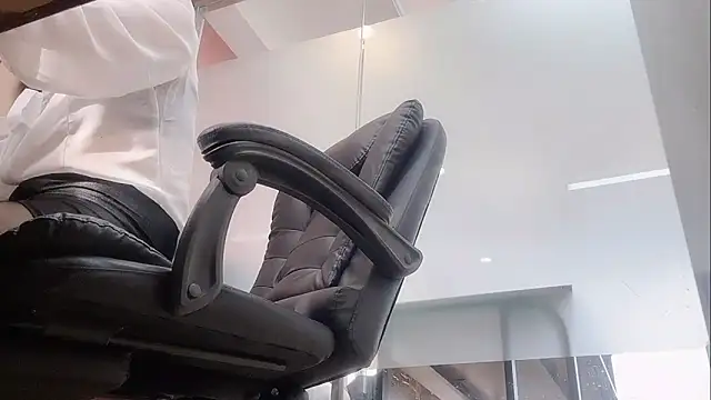 Maneki-nekoo live sex cam