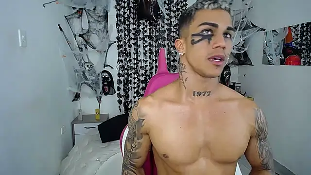 Leonard_Price live sex cam