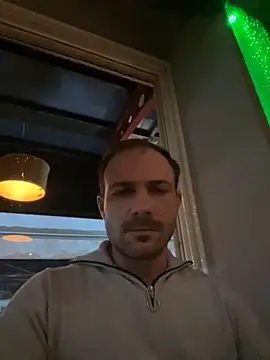 Adventurehotman live sex cam
