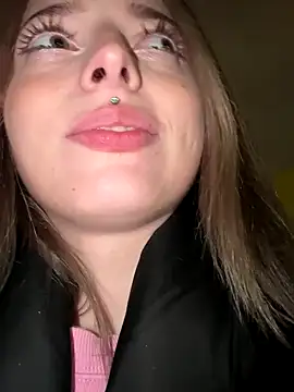 LoraaDoll live sex cam