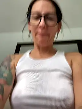 HotMomBod live sex cam