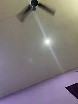 Goldi_school live sex cam