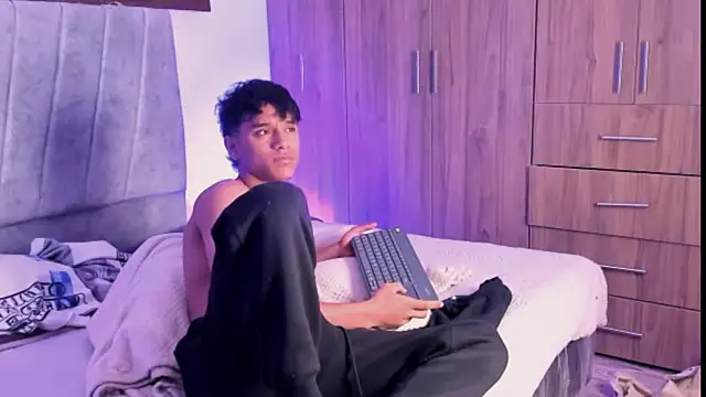 ZYZZ1312 live sex cam