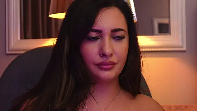 YaaraCollins live sex cam
