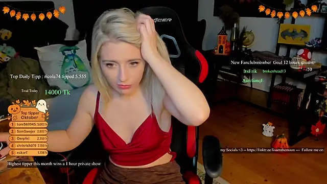 Lisaonthemoon live sex cam