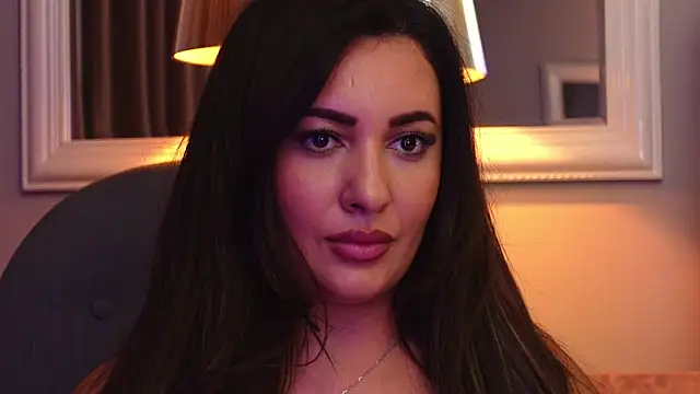 YaaraCollins live sex cam