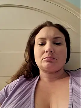 MilfyMrsRobinson live sex cam