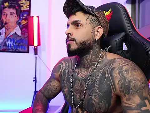 logan_hugh8 live sex cam