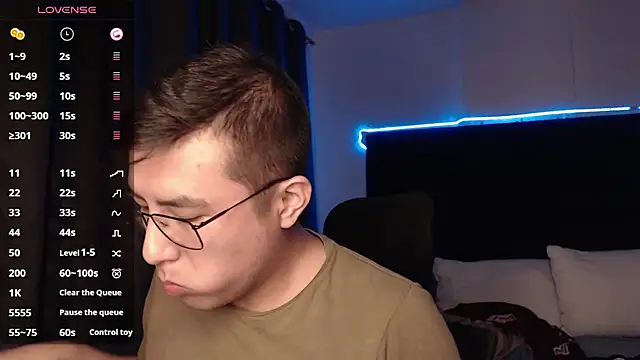 andrewmhilton_'s cam snapshot