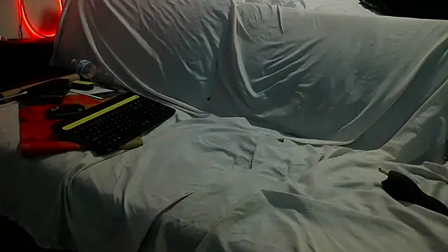 Luv2SuckBWC92 live sex cam