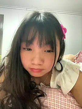 Emlyly-18 live sex cam