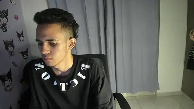 isaaclatino live sex cam