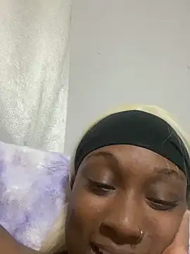HennessyBaby21 live sex cam