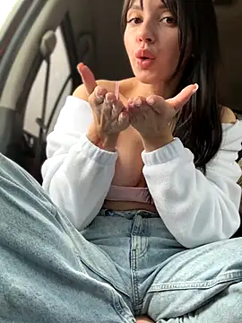 JulliaVegas live sex cam