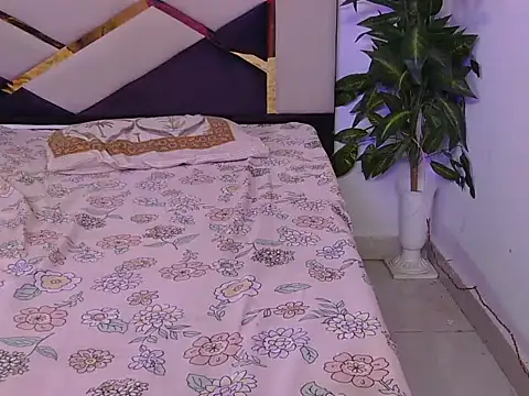 Lovelyy-couple live sex cam