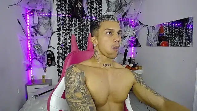 Leonard_Price live sex cam