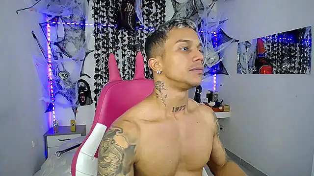 Leonard_Price live sex cam