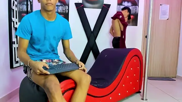 PRETTY_FEM live sex cam