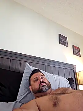 Roddog18 live sex cam