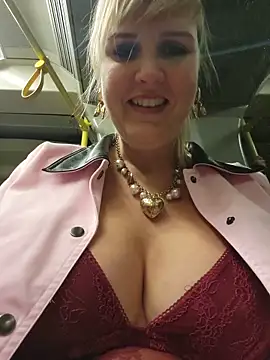 Sexybiene969 live sex cam