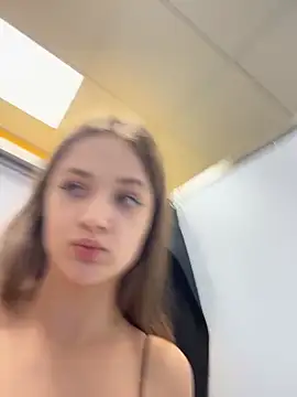 KittyQueeny live sex cam