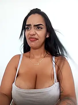 Sara-77 live sex cam