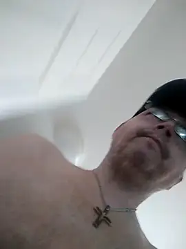 ILive2plezz live sex cam