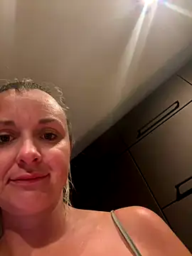 Bella-Tight live sex cam