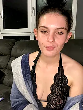 Camwithchlox live sex cam