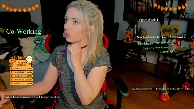 Lisaonthemoon live sex cam