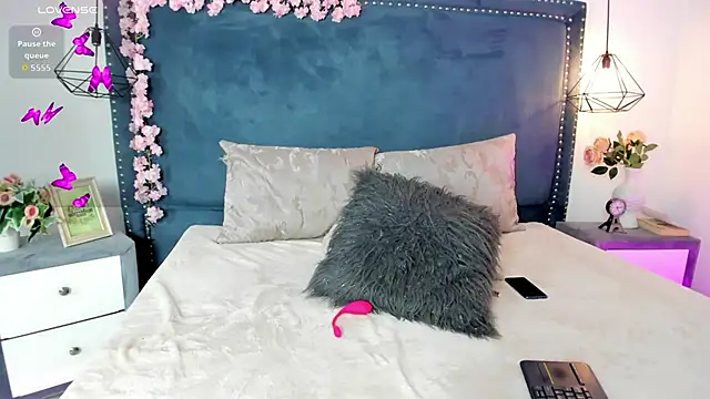 ShainaBonne's web cam