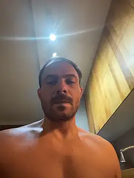 Adventurehotman live sex cam