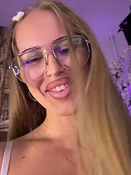 AubrieleRouj1 live sex cam