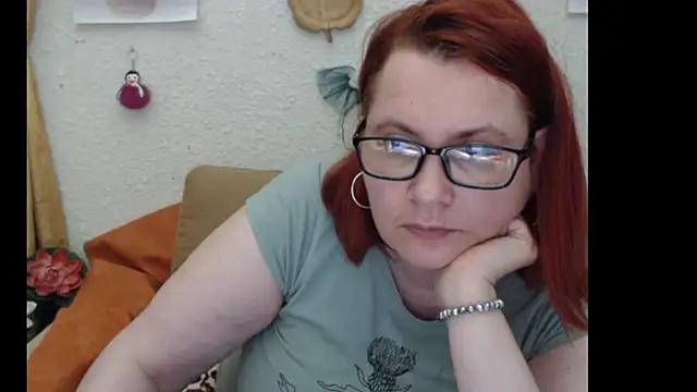 PlayfullMature live sex cam
