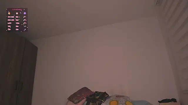 K2xxKrawl live sex cam