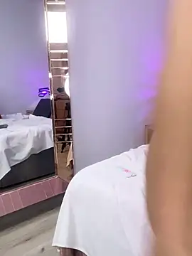 AlesiaCooper live sex cam